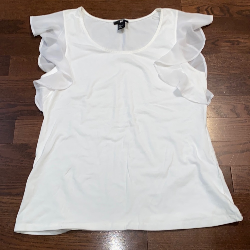NWOT blouse with ruffle